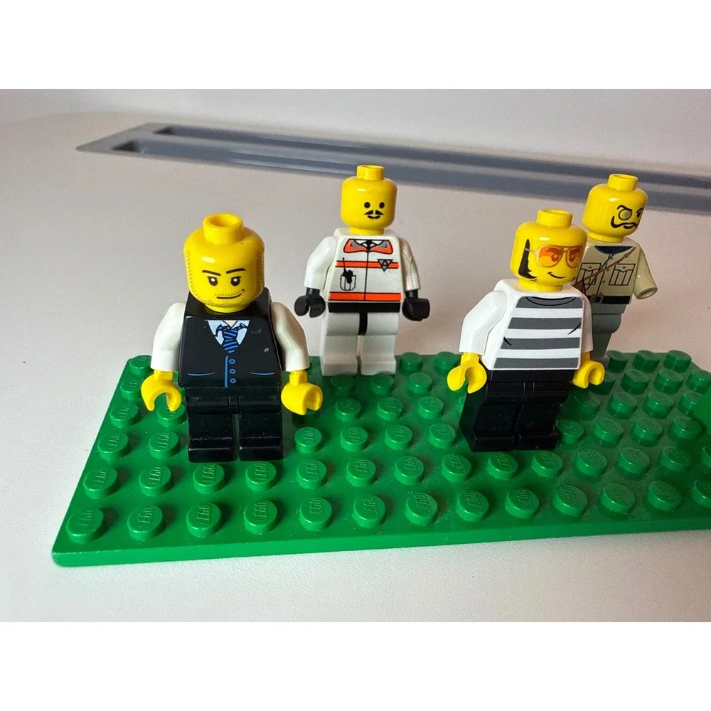 LEGO Minifigure Lot Unisex OS Mixed Vintage Style City Town Figures 5pc Multi